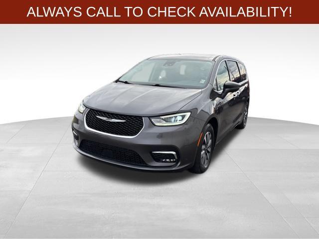used 2022 Chrysler Pacifica Hybrid car, priced at $18,787