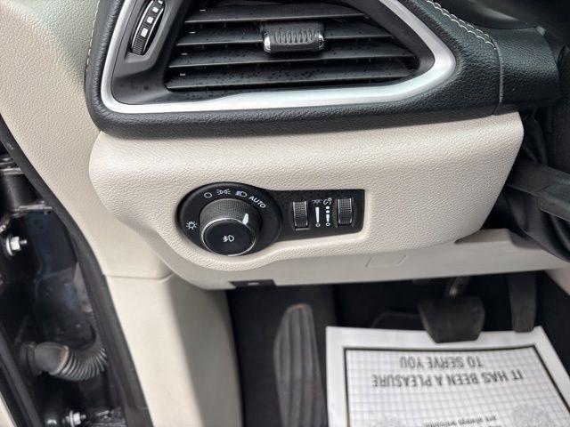 used 2022 Chrysler Pacifica Hybrid car, priced at $18,787