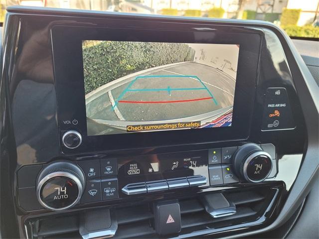 used 2023 Toyota Highlander car