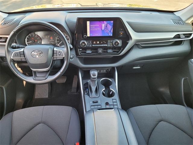 used 2023 Toyota Highlander car