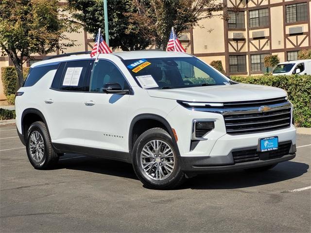 used 2024 Chevrolet Traverse car, priced at $38,999