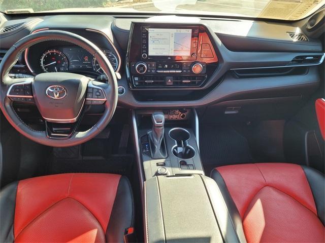 used 2021 Toyota Highlander car, priced at $35,789