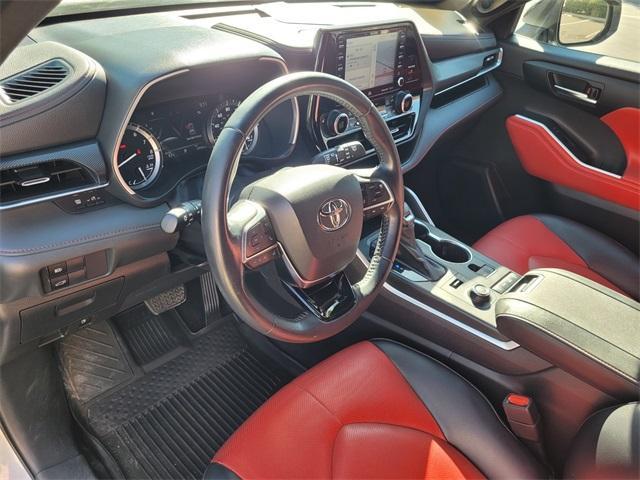 used 2021 Toyota Highlander car, priced at $35,789
