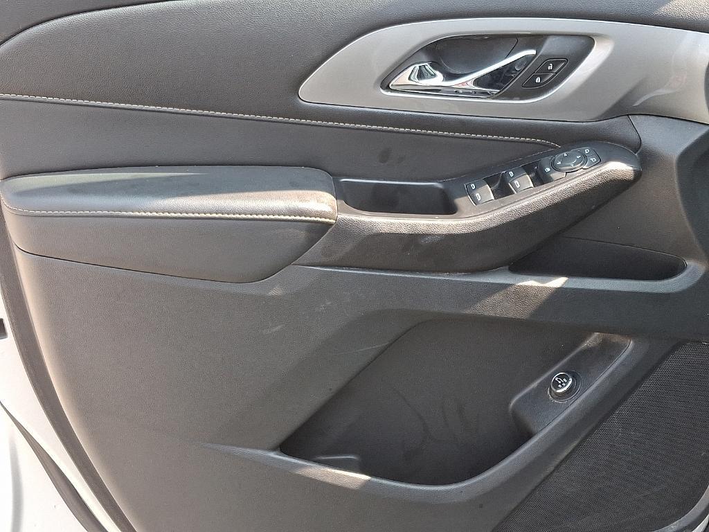 used 2022 Chevrolet Traverse car, priced at $32,996
