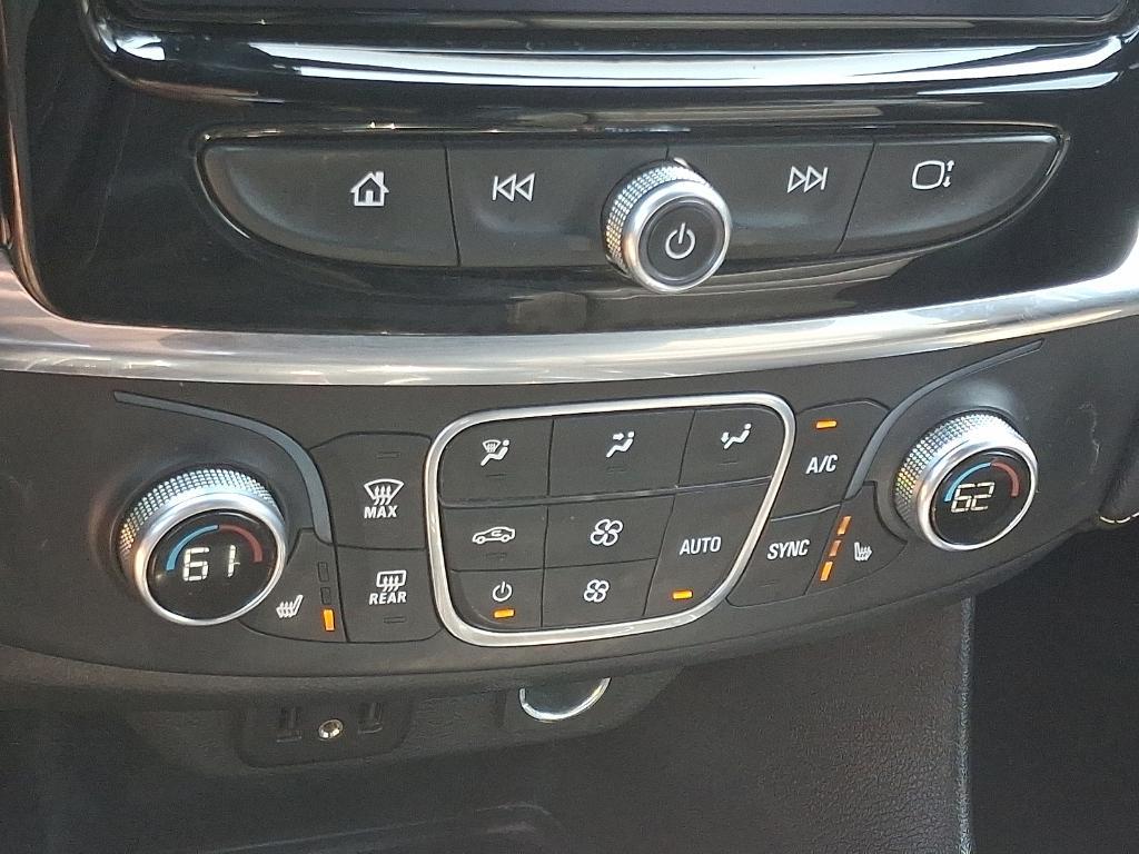 used 2022 Chevrolet Traverse car, priced at $32,996