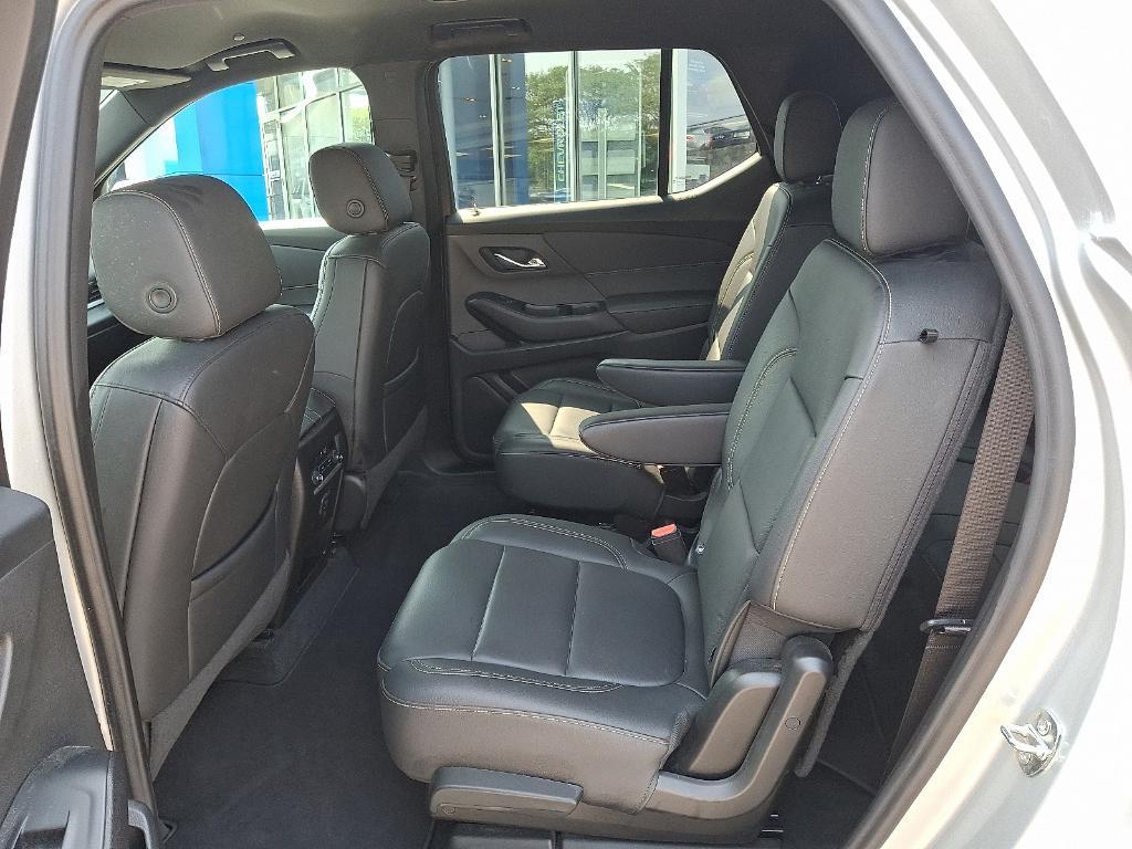 used 2022 Chevrolet Traverse car, priced at $32,996