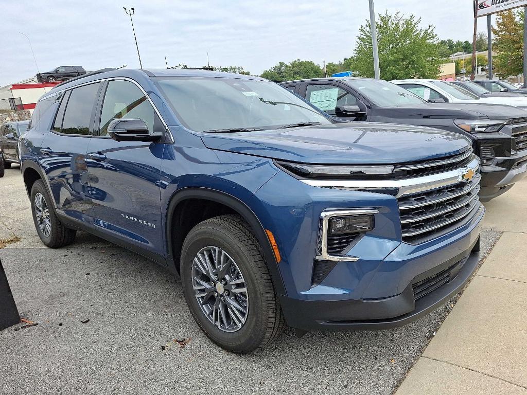 new 2026 Chevrolet Traverse car, priced at $42,420
