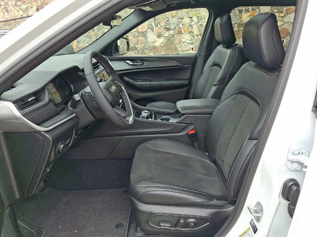 used 2025 Jeep Grand Cherokee L car, priced at $43,495