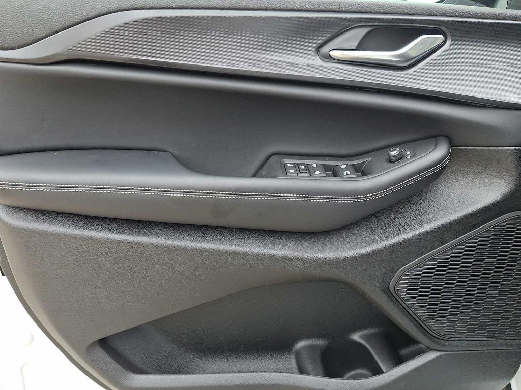 used 2025 Jeep Grand Cherokee L car, priced at $43,495