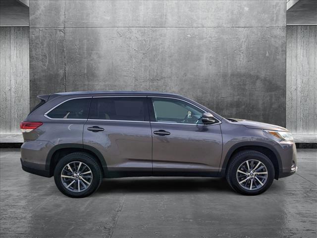 used 2019 Toyota Highlander car, priced at $21,995