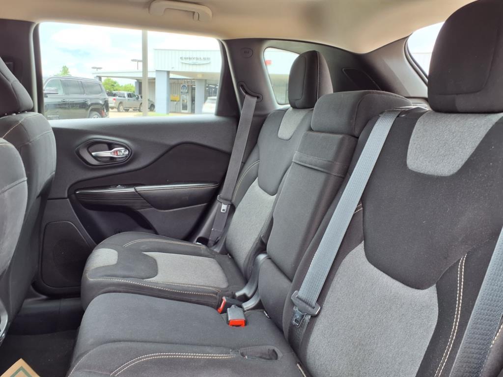 used 2014 Jeep Cherokee car, priced at $10,900