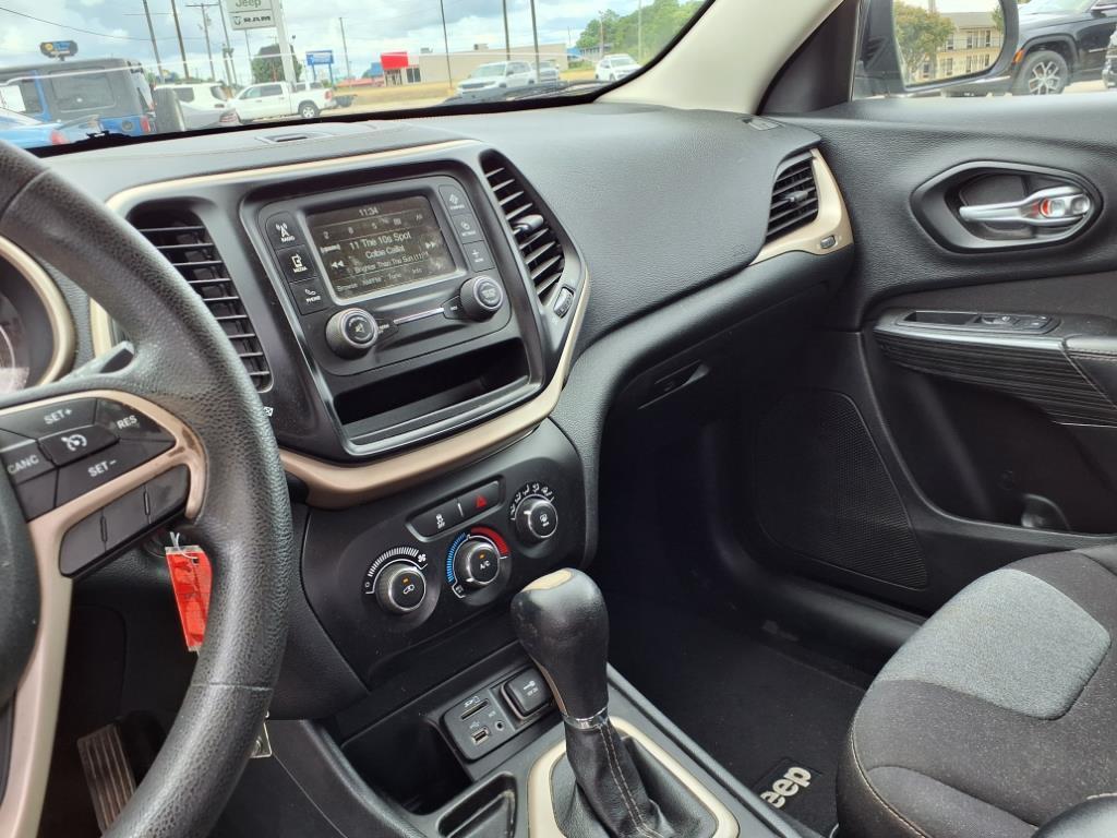 used 2014 Jeep Cherokee car, priced at $10,900