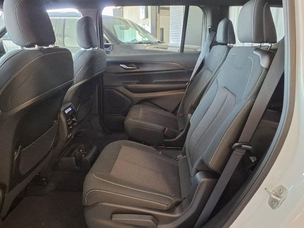 new 2025 Jeep Grand Cherokee L car
