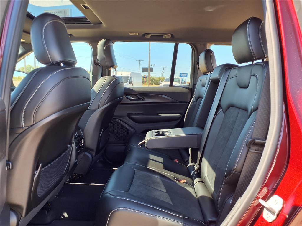 new 2025 Jeep Grand Cherokee car