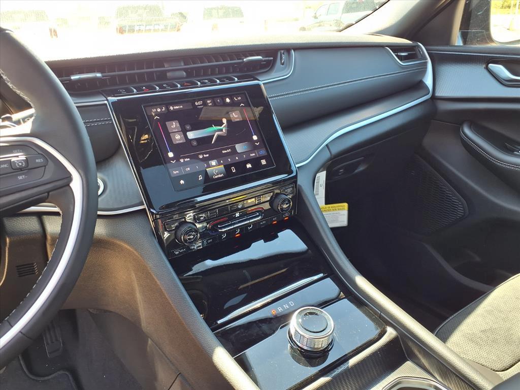 new 2025 Jeep Grand Cherokee car