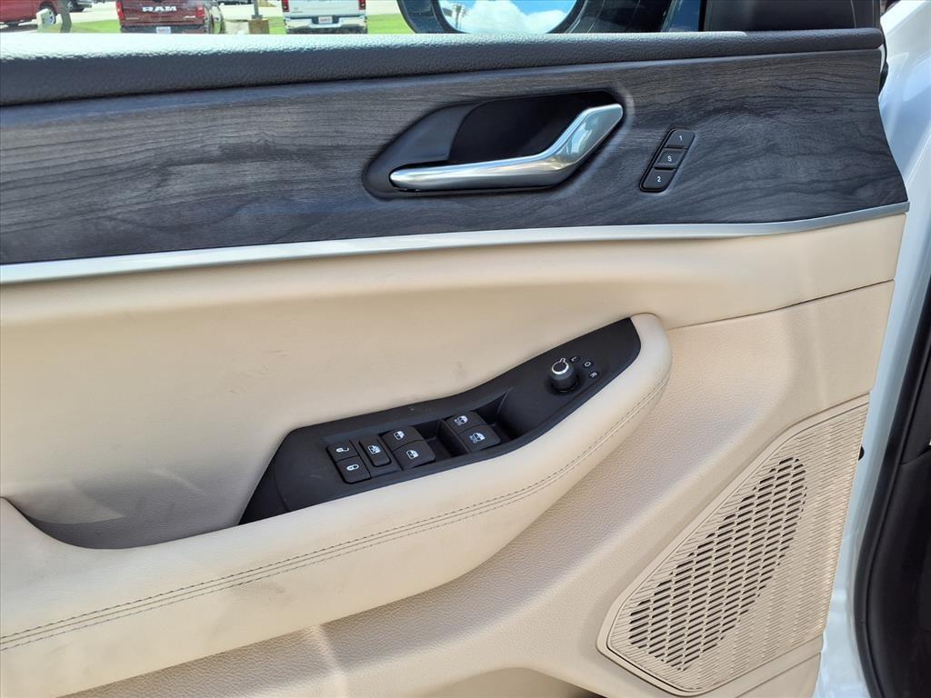 new 2025 Jeep Grand Cherokee L car