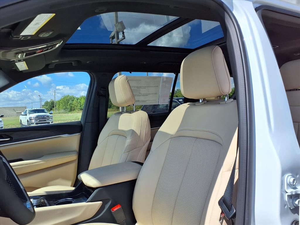 new 2025 Jeep Grand Cherokee L car