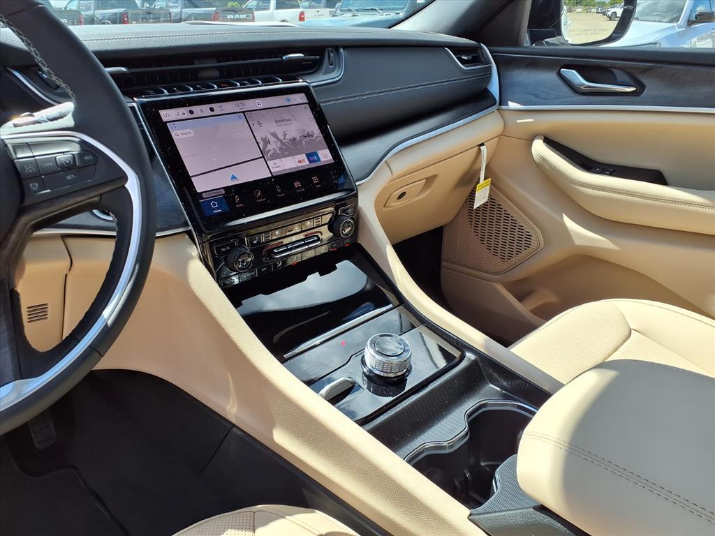 new 2025 Jeep Grand Cherokee L car