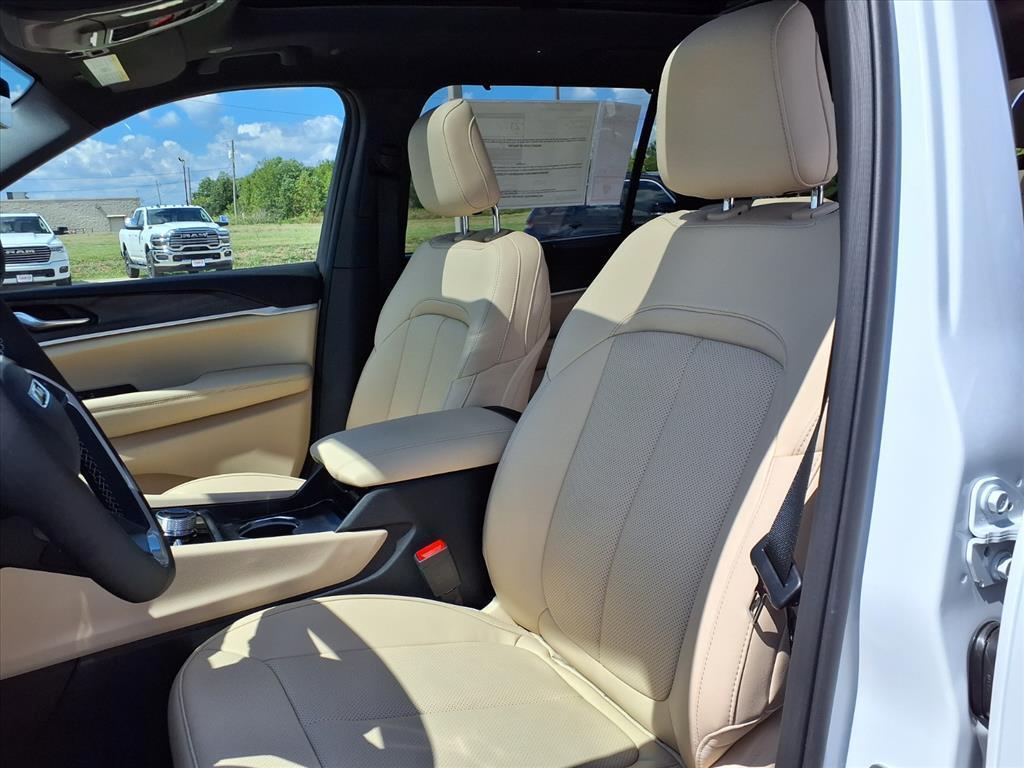 new 2025 Jeep Grand Cherokee L car