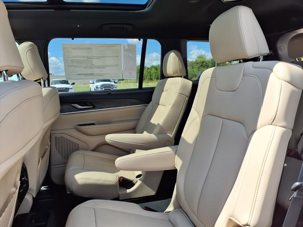 new 2025 Jeep Grand Cherokee L car