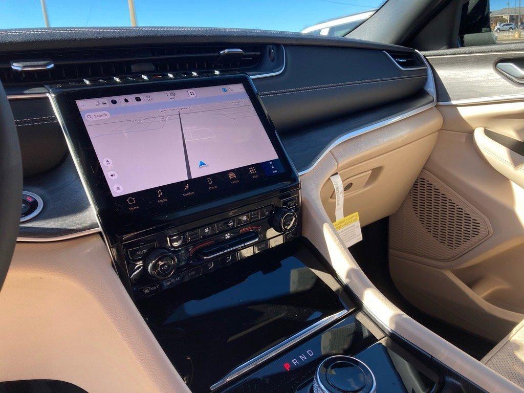 new 2025 Jeep Grand Cherokee L car