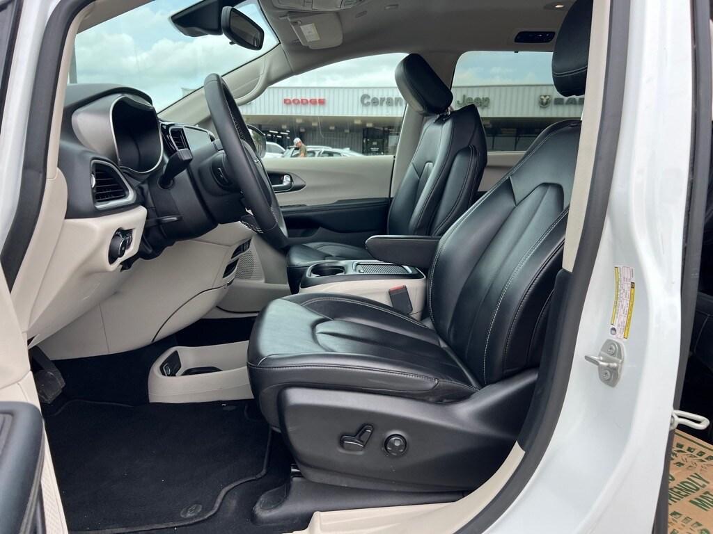 used 2023 Chrysler Pacifica car