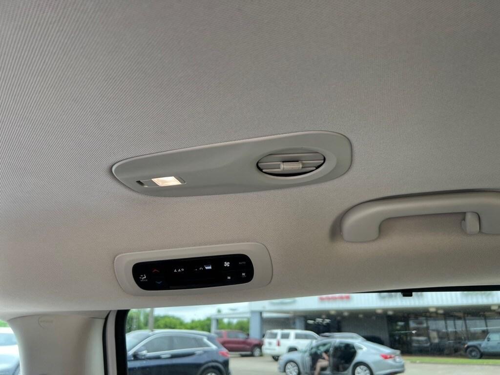 used 2023 Chrysler Pacifica car