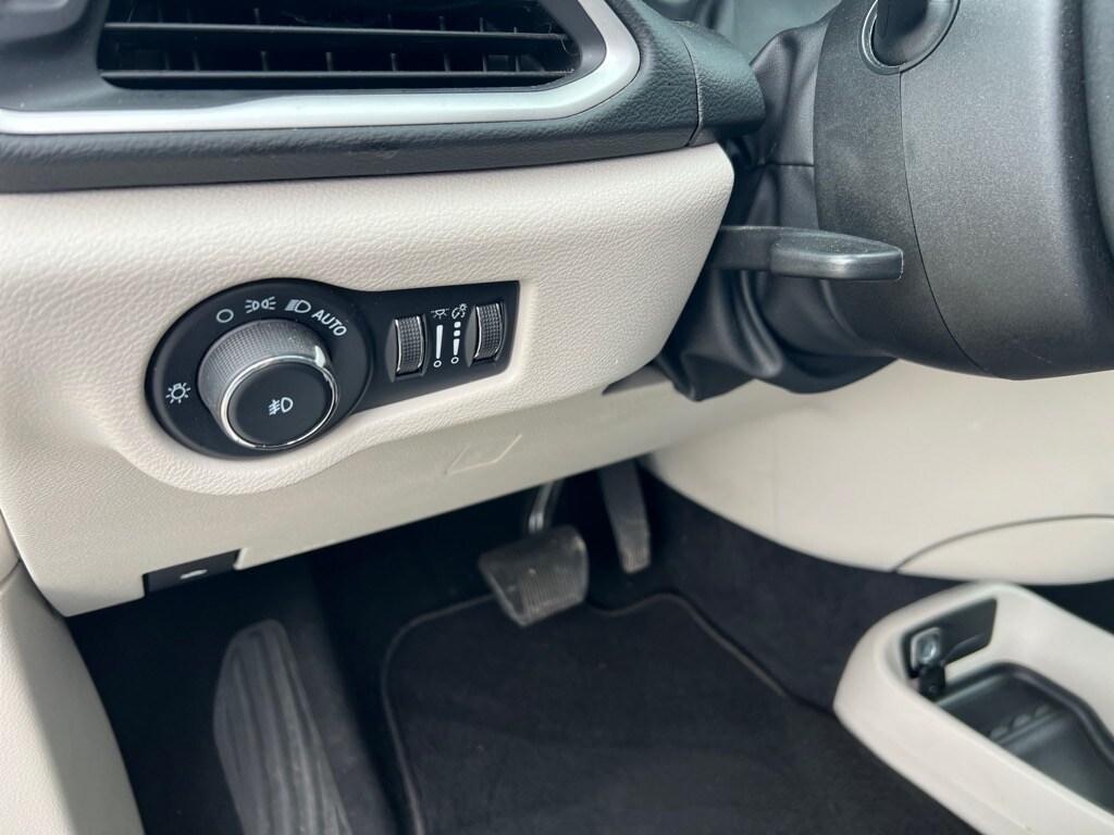 used 2023 Chrysler Pacifica car