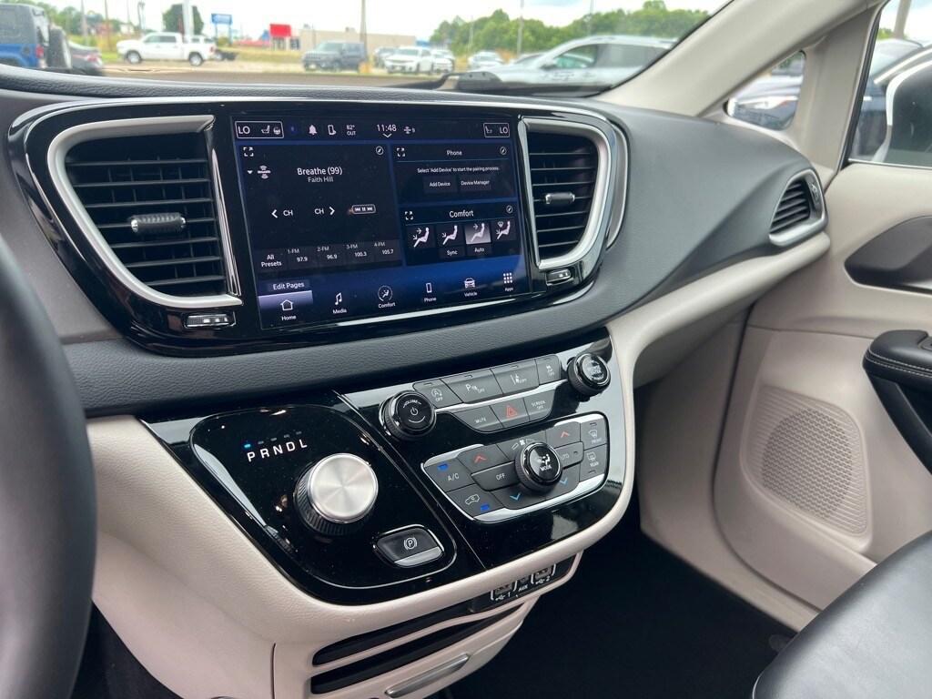 used 2023 Chrysler Pacifica car