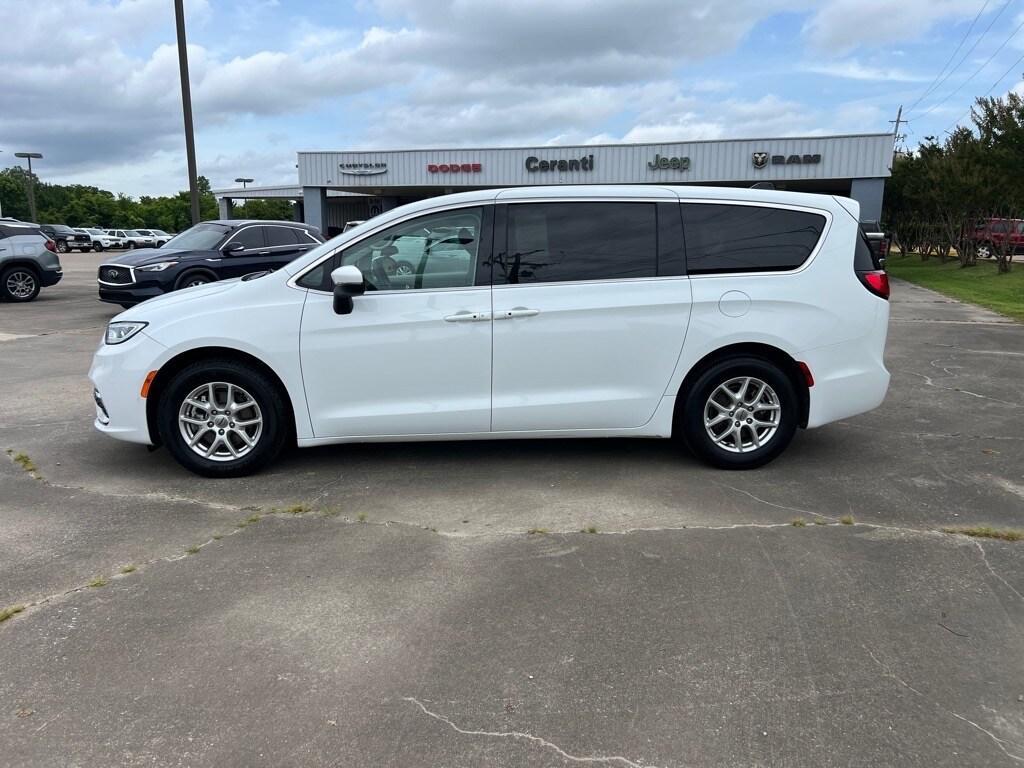used 2023 Chrysler Pacifica car