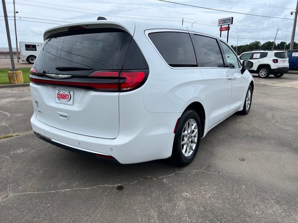 used 2023 Chrysler Pacifica car