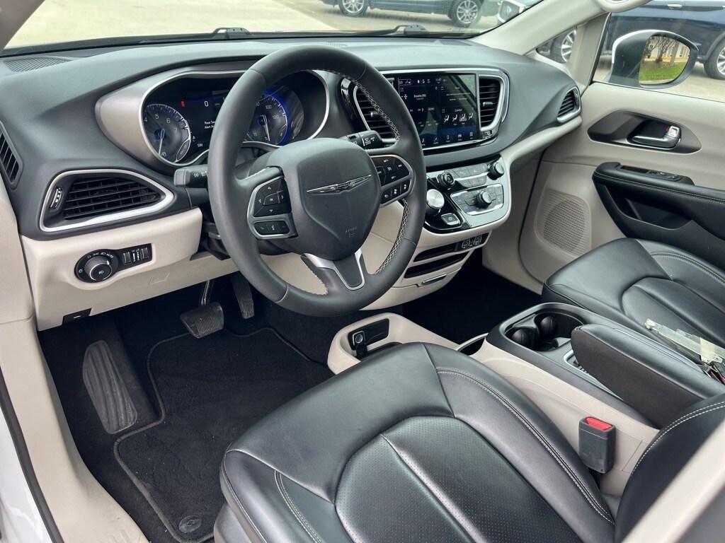 used 2023 Chrysler Pacifica car