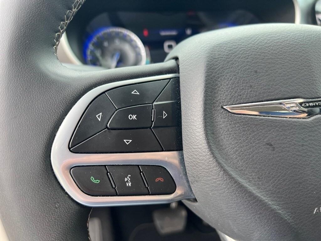 used 2023 Chrysler Pacifica car