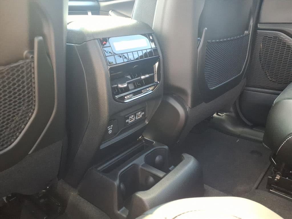 new 2025 Jeep Grand Cherokee L car