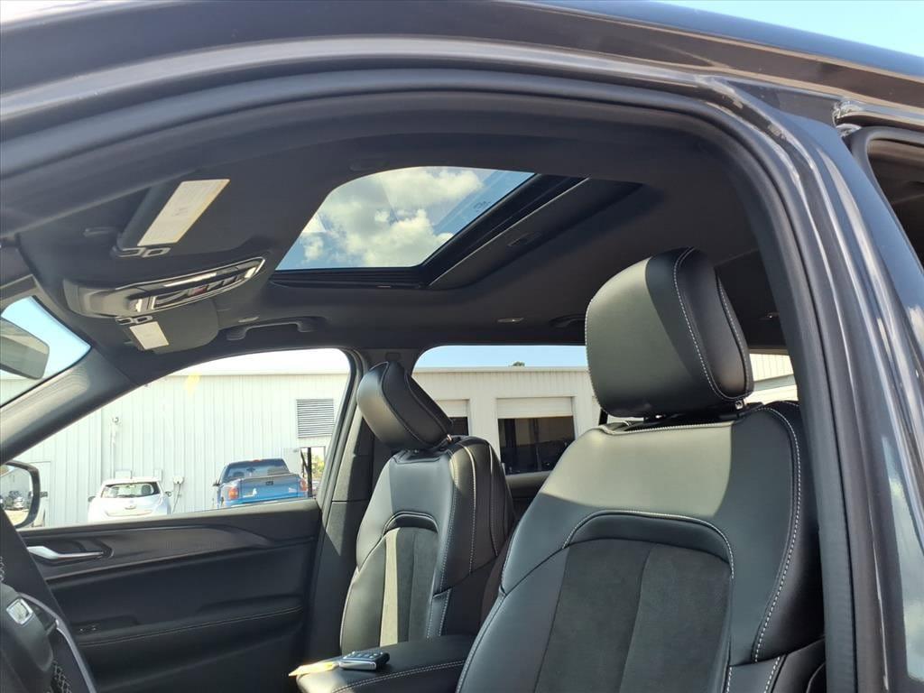 new 2025 Jeep Grand Cherokee L car