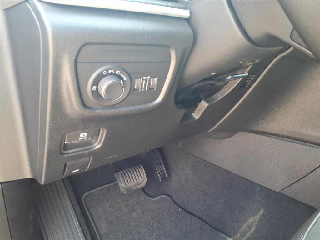 new 2025 Jeep Grand Cherokee L car