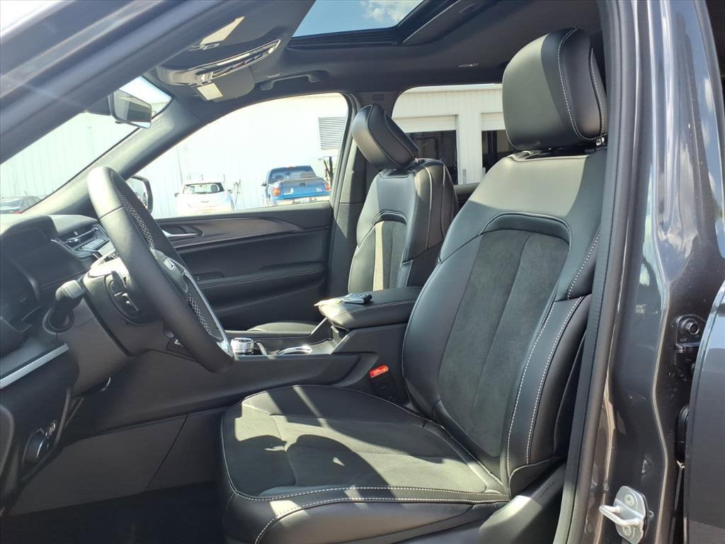 new 2025 Jeep Grand Cherokee L car