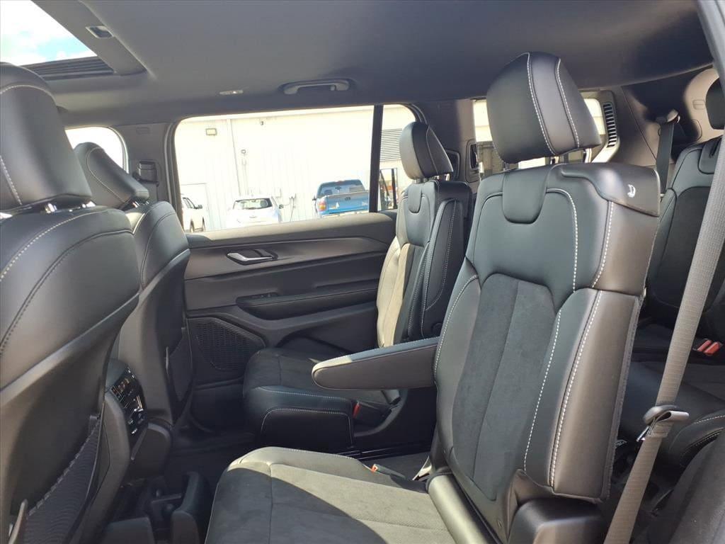 new 2025 Jeep Grand Cherokee L car