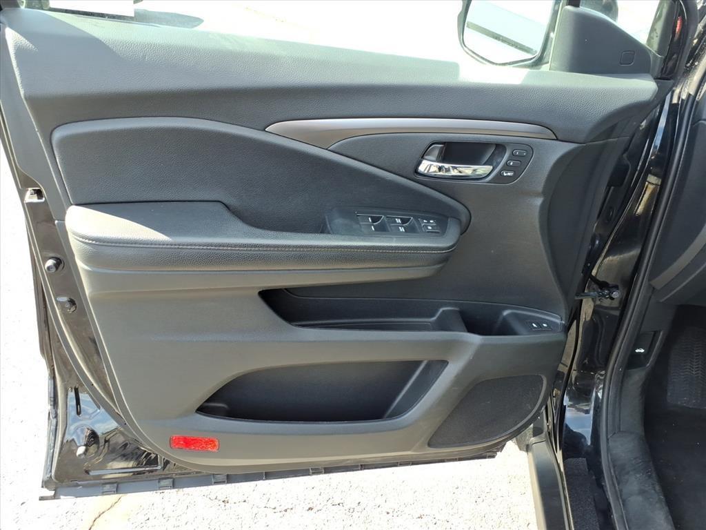 used 2022 Honda Pilot car, priced at $30,900