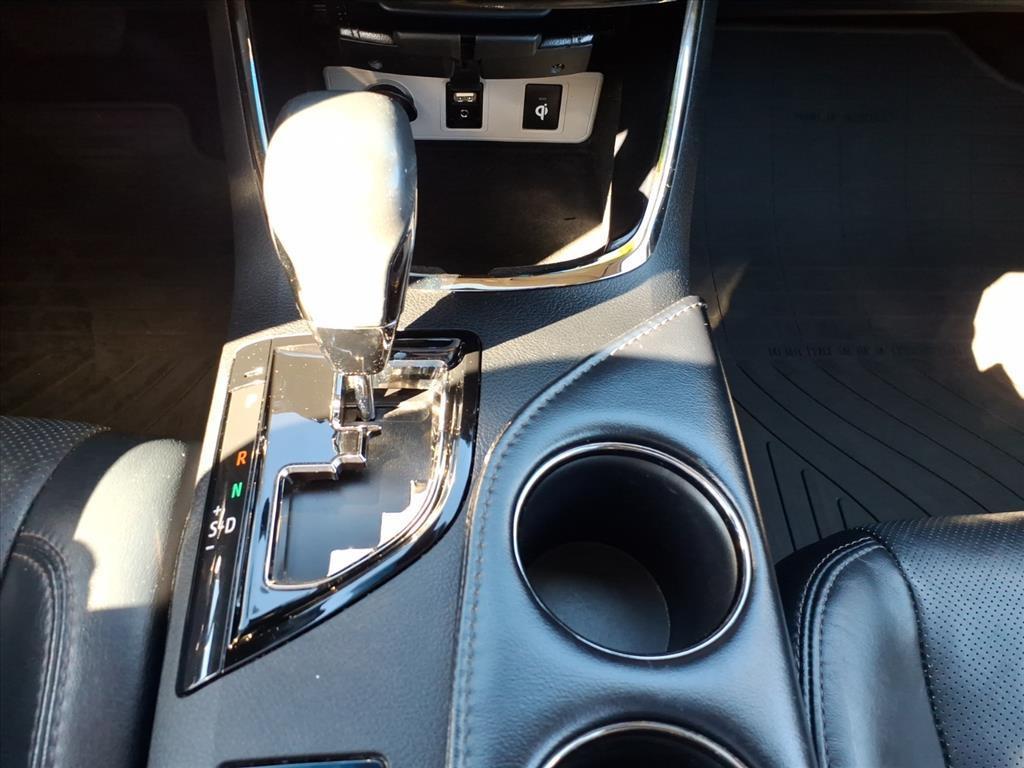 used 2016 Toyota Avalon Hybrid car, priced at $16,600