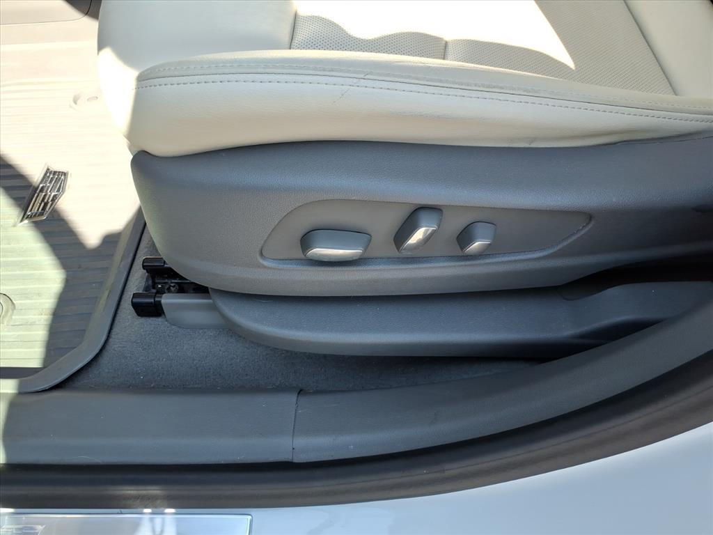 used 2022 Cadillac XT6 car, priced at $29,000