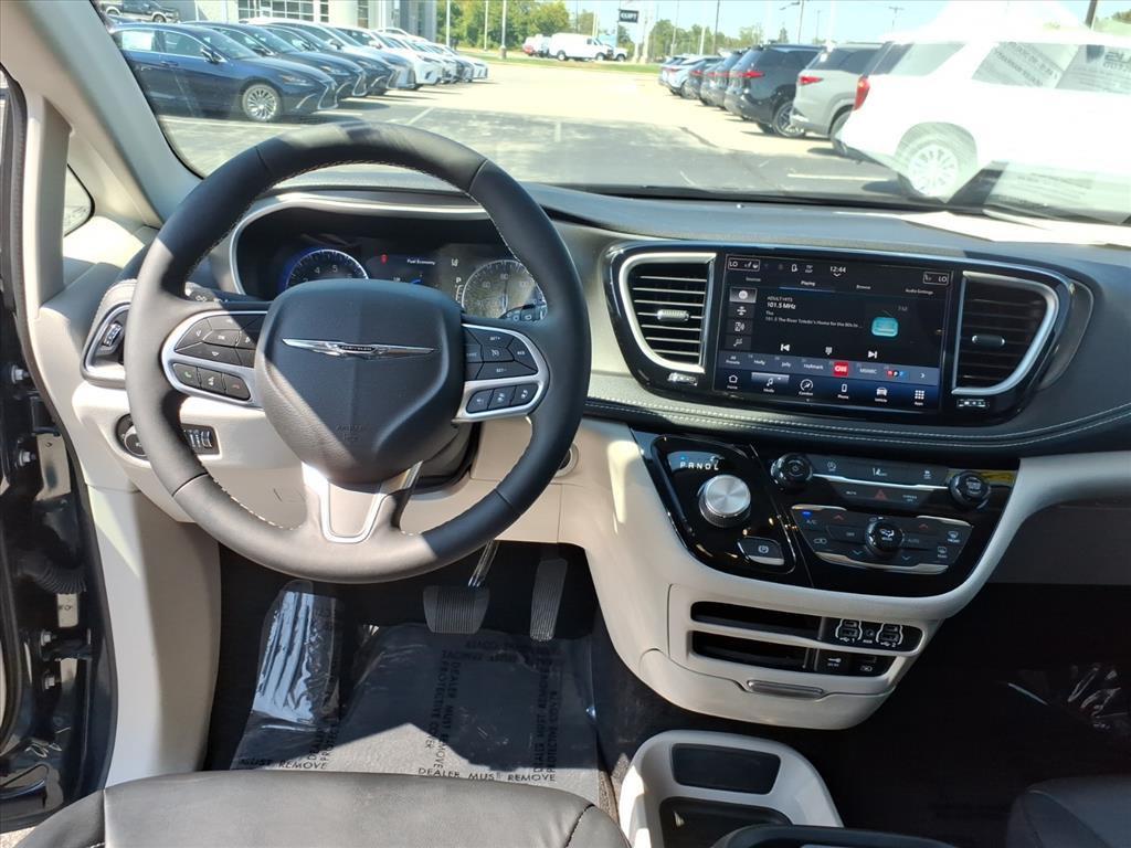 used 2022 Chrysler Pacifica car, priced at $31,000