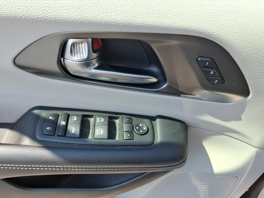 used 2022 Chrysler Pacifica car, priced at $31,000