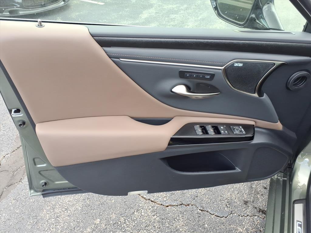 new 2025 Lexus ES 300h car, priced at $56,950