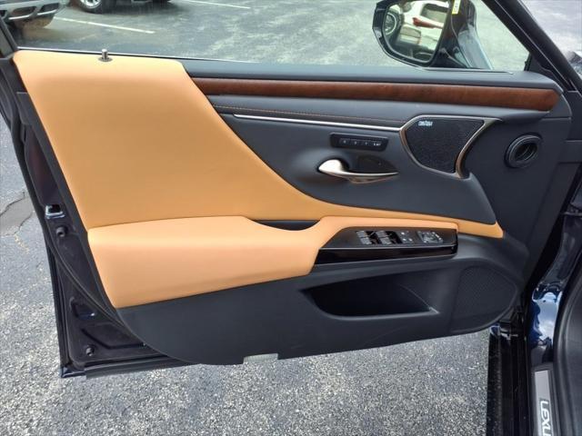 new 2025 Lexus ES 350 car, priced at $54,359