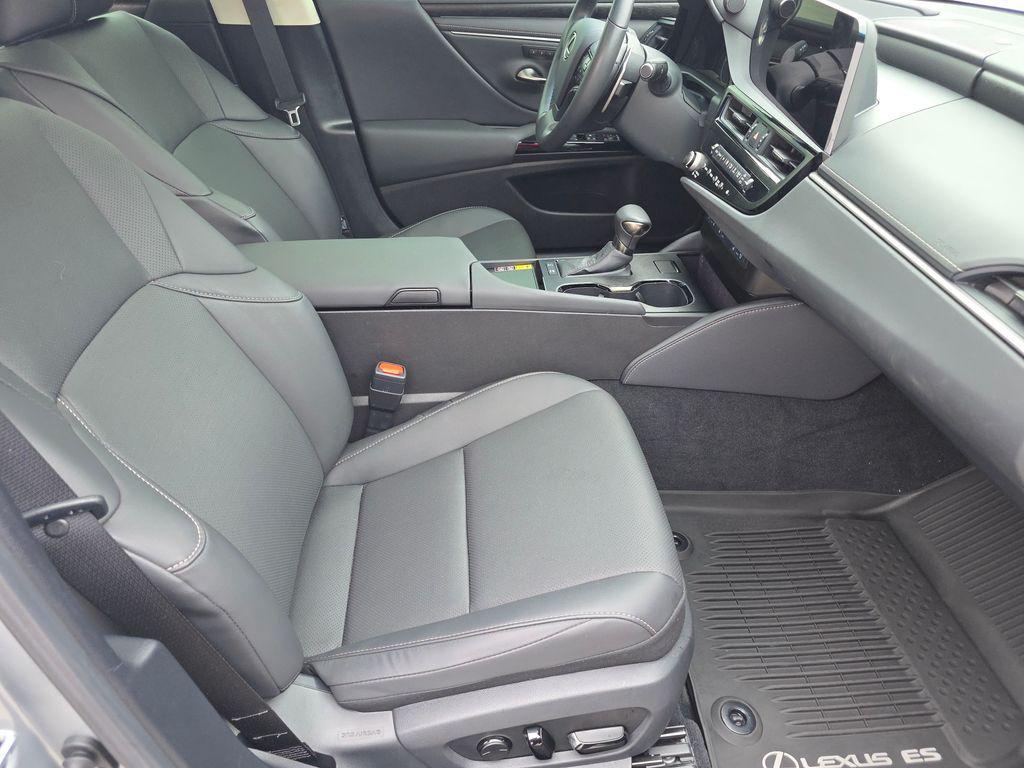used 2025 Lexus ES 300h car, priced at $41,900