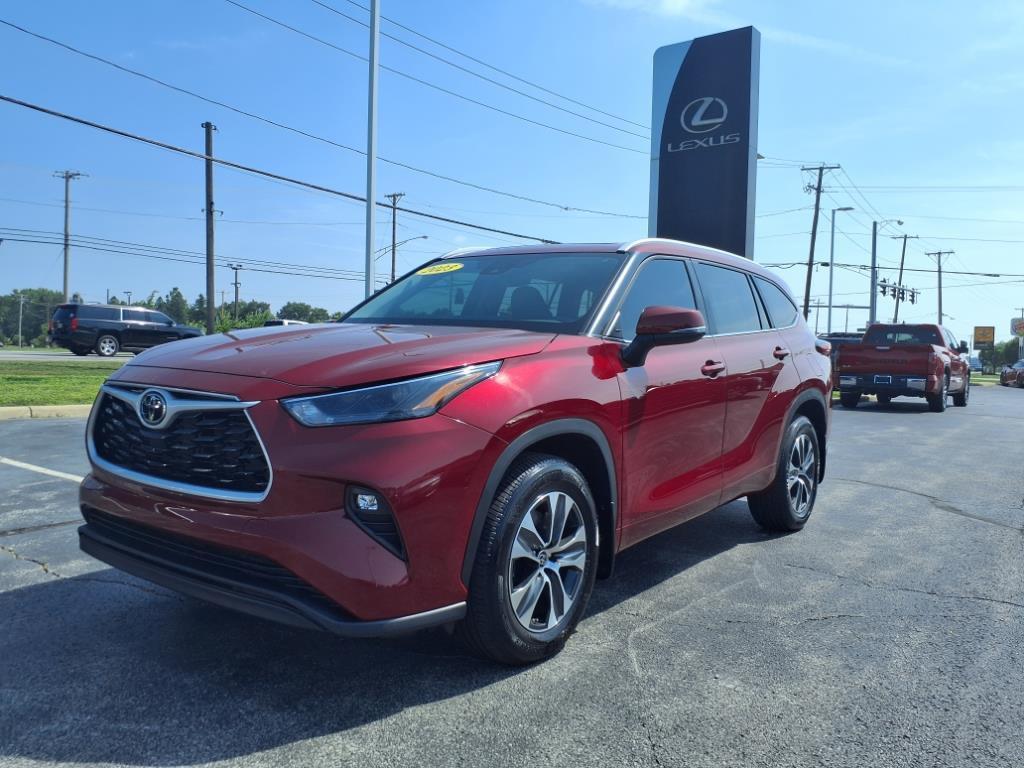 used 2023 Toyota Highlander car, priced at $38,336