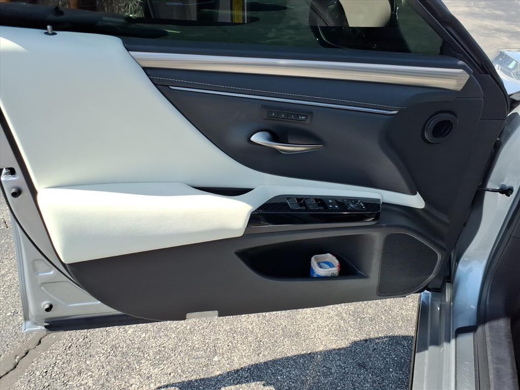 used 2025 Lexus ES 350 car, priced at $44,500