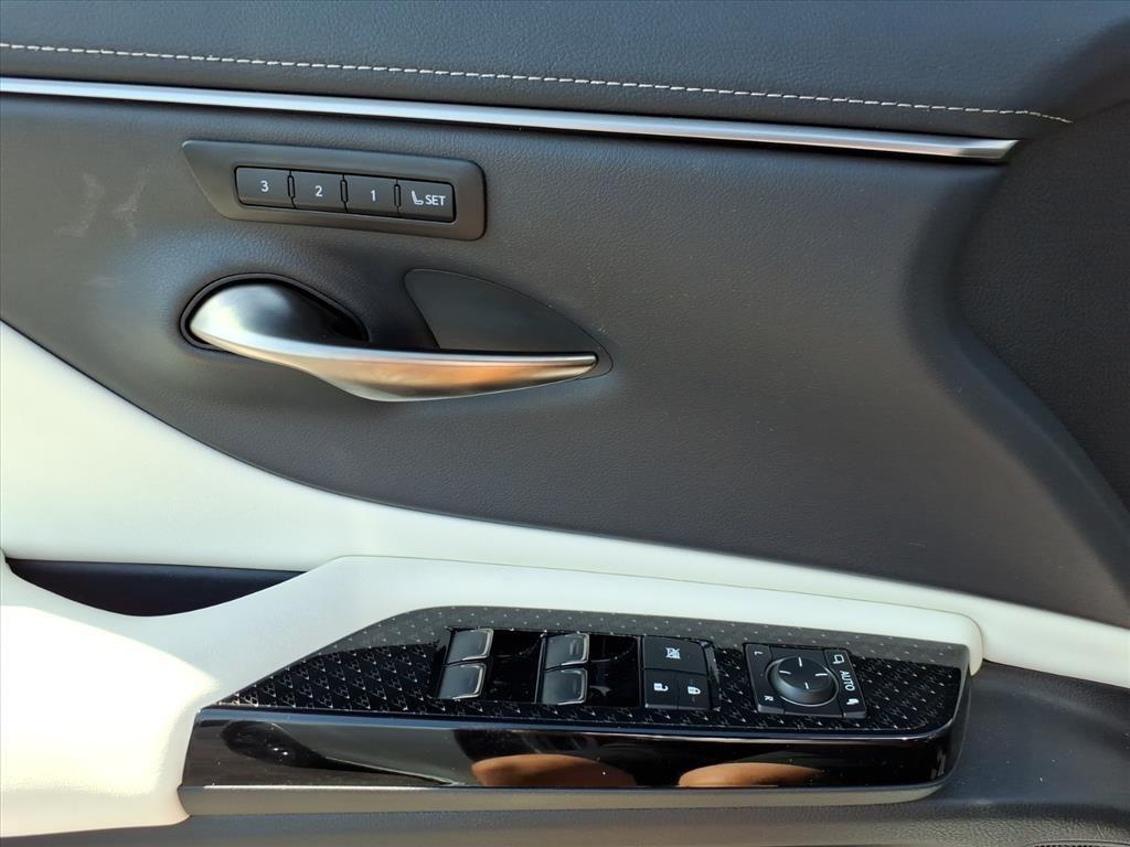 used 2025 Lexus ES 350 car, priced at $44,500