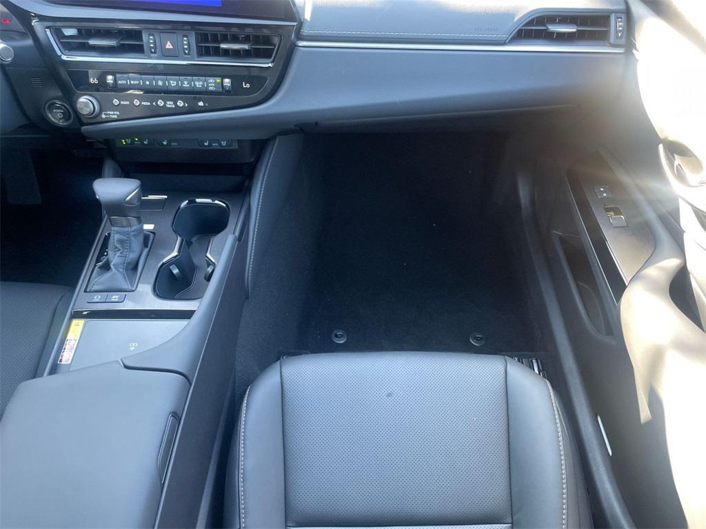 new 2025 Lexus ES 300h car, priced at $47,309